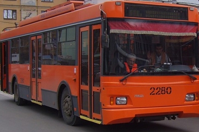 На Чапаева женщина попала под троллейбус