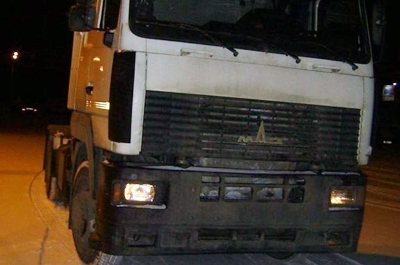 В столкновении трех авто на трассе погибли два человека