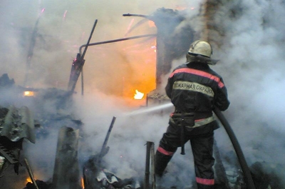На пожаре в заброшенном доме погиб бомж