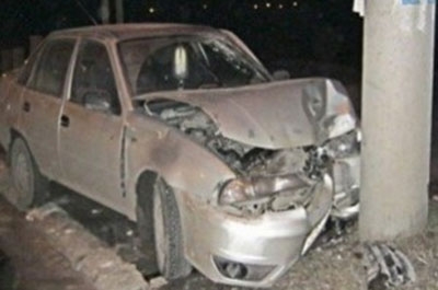 В Заводском районе "Дэу Нексия" врезалась в столб. Погиб водитель