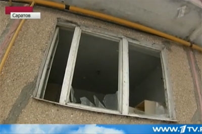 "Первый канал": девять саратовских семей живут в доме-призраке