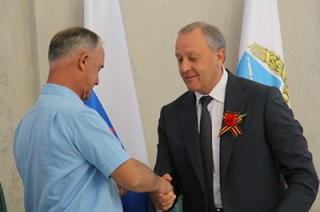 Герой Советского Союза вручил медаль Валерию Радаеву