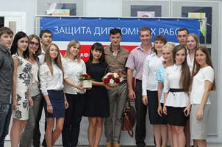 Будущие финансисты защитили дипломы в офисе банка