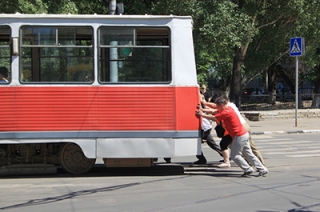 В понедельник в Саратове могут начаться отключения электротранспорта