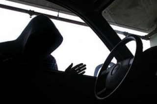 Саратовец за одну ночь обокрал два автомобиля