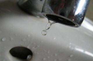 Из-за коммунальной аварии в Ленинском районе отключили воду