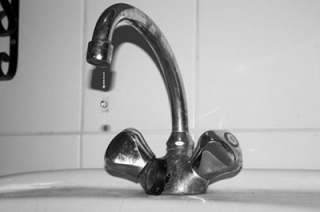 На улице Азина второй день нет холодной воды