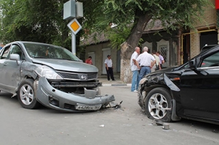 В автомобиль Дмитрия Федотова врезалась иномарка