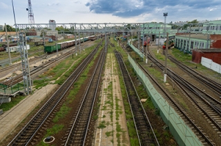 Химическое вещество из товарняка разлилось на площади в три квадратных метра