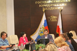 Депутат пообещал запретить объявления о секс-услугах в СМИ