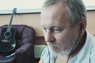 Саратовский актер написал песню о Васе Обломове и "зэке Навальном"