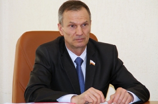 Депутат предложил брать на муниципальную службу специалистов без опыта