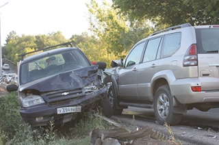 Водитель "Chevrolet" попал в реанимацию после ДТП с "Land Cruiser"
