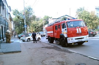 У "Липок" загорелась припаркованная машина
