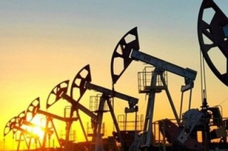 Мировые цены на нефть упали ниже 45 долларов за баррель