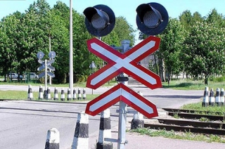 В Энгельсе временно закрывается железнодорожный переезд