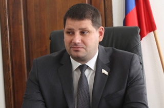 Александр Абросимов не готов отдать кресло министра Рою Джонсу