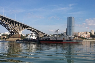 Бизнесмен подарил Энгельсу военный корабль