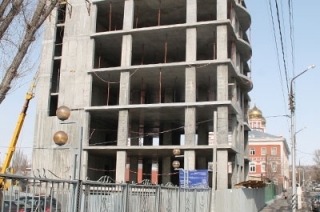 Власти Саратова вновь настаивают на демонтаже стройки у Покровского храма