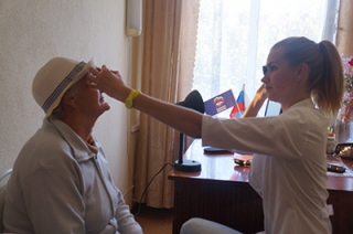 Более 200 жителей Ртищевского района пришли на прием к саратовским офтальмологам