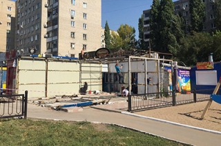 В сквере на 1-й Дачной сносят ларьки
