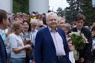 Приезд Олега Табакова привлек повышенное внимание в ВК, Instagram, Twitter, FB