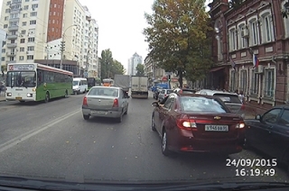 ГИБДД нашла и наказала саратовского дорожного хама