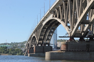 Подрядчик пока не приступил к завершению ремонта моста "Саратов - Энгельс"