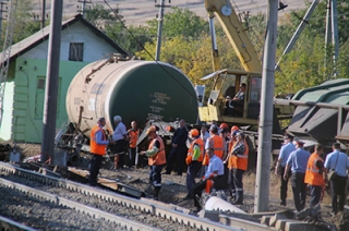 Последствия железнодорожного ЧП под Саратовом устраняют более 100 человек