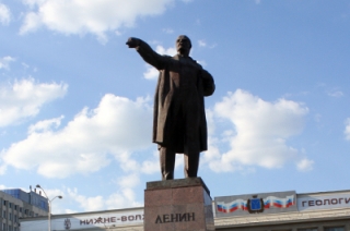 В Саратове отремонтируют памятники Ленину и Вавилову