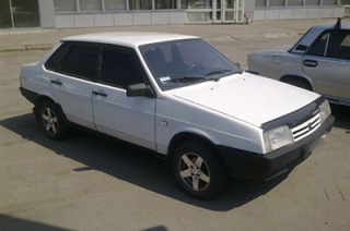 В Саратове автомобиль без водителя сбил пешехода