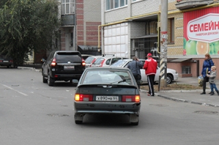 На перекрестке в Саратове столкнулись "четырнадцатая" и "Toyota"