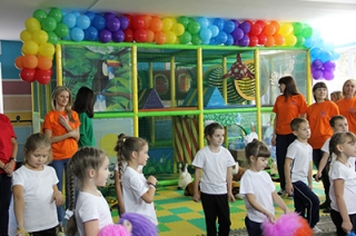 "Кристаллику" подарили новый "Спортивный городок"