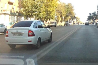 Водитель "Приоры" промчался по "встречке" на улице Чернышевского