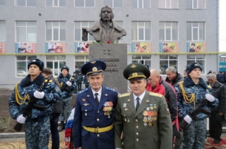 В Казахстане открыли памятник Герою СССР и России Николаю Майданову