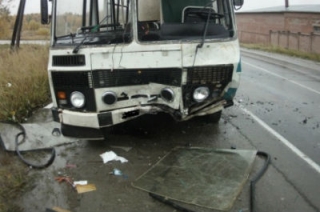 Три человека госпитализированы после ДТП с автобусом