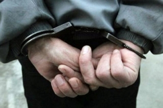 Бывшего полицейского арестовали по подозрению в избиении женщины