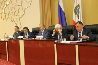 Зарплата швеи на новой фабрике составит 16 тысяч рублей