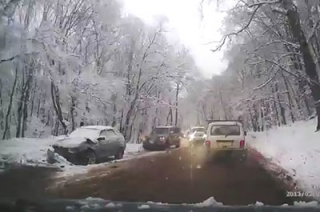 На Кумысной поляне столкнулись три автомобиля