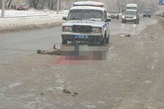 На дороге в Саратове пять часов лежит тело сбитого мужчины