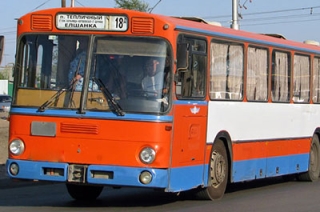 Пассажиров автобуса эвакуировали из-за подозрительного пакета