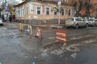 Из-за аварии в центре Саратова перекрыли улицу