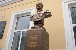 В саратовской школе открыт памятник императору Николаю I