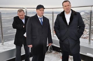 Глава Саратова осмотрел высотный жилой комплекс на Предмостовой площади
