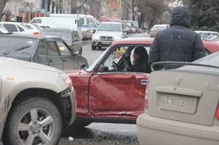В центре Саратова произошло тройное ДТП