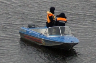 Спасатели продолжат поиски прыгнувшего с моста мужчины