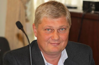 Чиновник удивлен отмечающими Новый год на площади горожанами