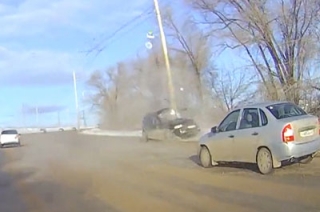 Обнародовано видео ДТП у шлюзового моста в Балакове