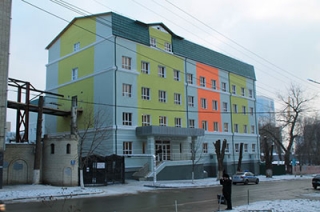 Чиновники и врачи ждут приезда губернатора в детскую больницу