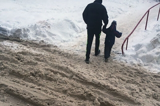 "Не дай себе увязнуть!". К детскому саду на Соколовой трудно подойти